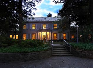 14 Ridge Dr W, Great Neck, NY 11021