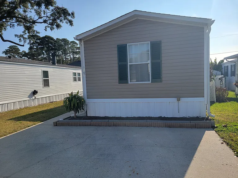 1107 Lissie Ln — Photo 1