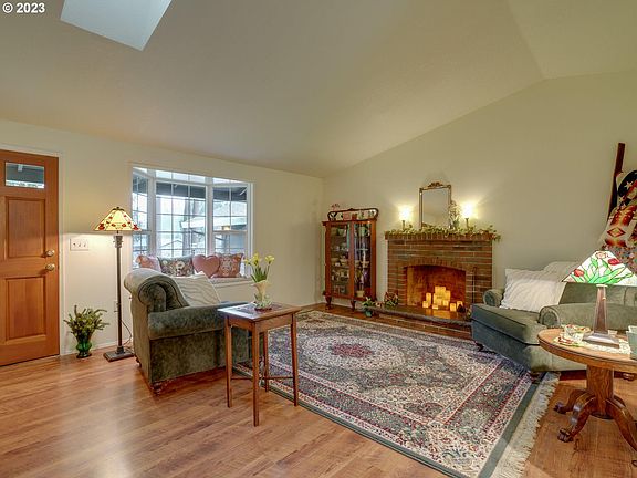 4th image of 21938 S Larkspur Ave