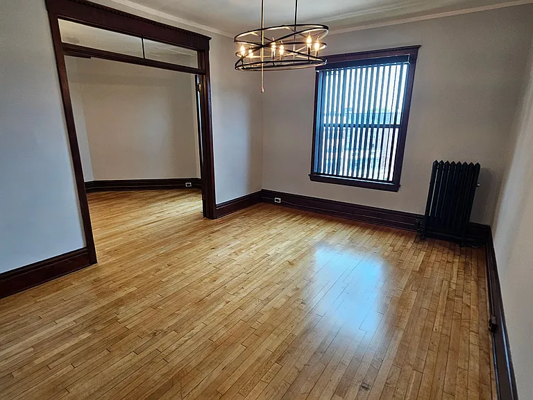West Franklin Avenue Apartments — Photo 26