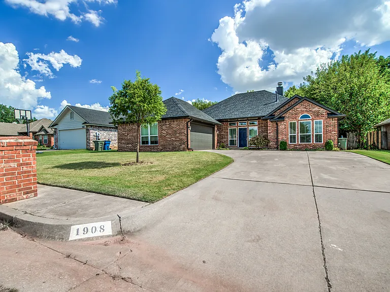 1908 Joseph Dr — Photo 16