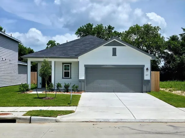 223 Flagstone Dr, Liberty, TX 77575