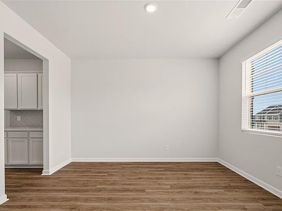 3rd image of 817 Pelham Way
