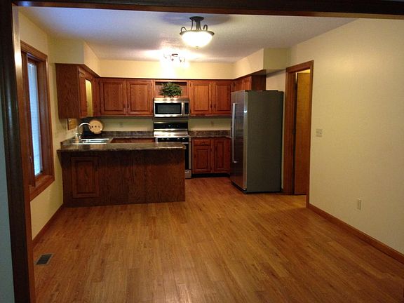 Kitchen & dining area