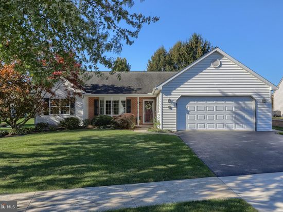 3 Arbor Dr, Myerstown, PA 17067