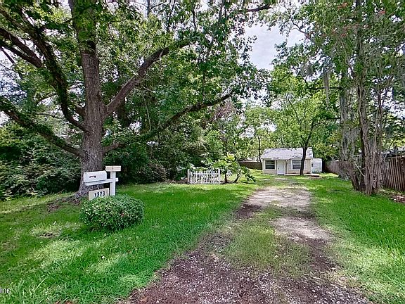 3rd image of 1323 Woodruff Ave