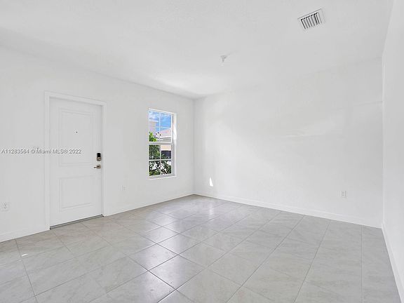 5th image of 319 NE 5th Pl