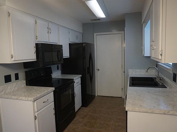 3rd image of 304 Green Oak Dr