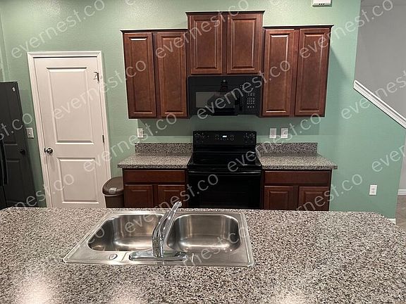 3rd image of 10409 Lake Montauk Dr