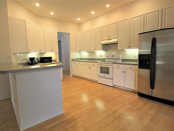 3rd image of 4930 Oldham St