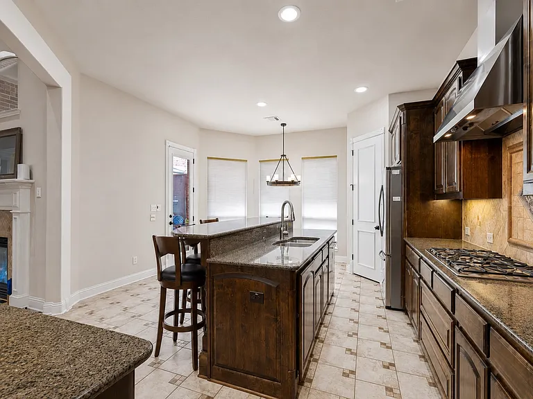 411 Brazoria Dr — Photo 10