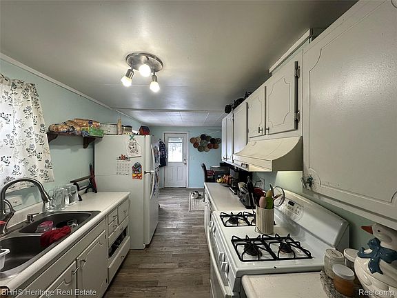 4th image of 126 W Mason St