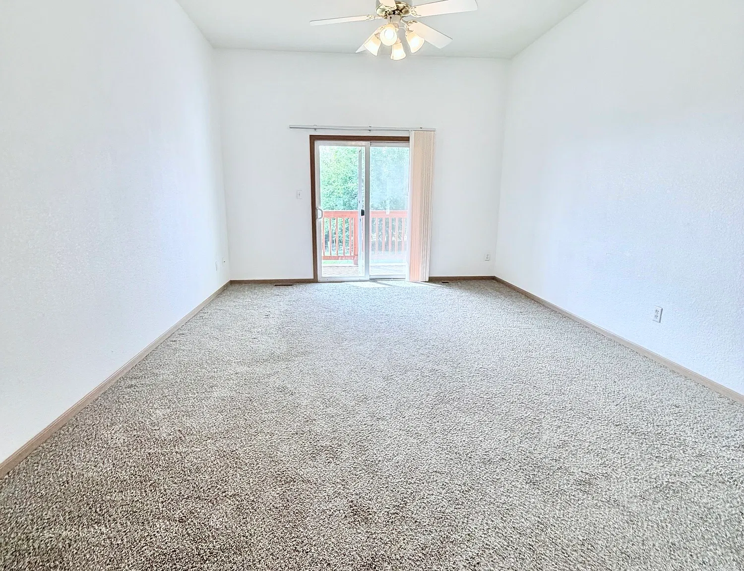3 bed, 1356 sqft, $1,550 — Photo 3