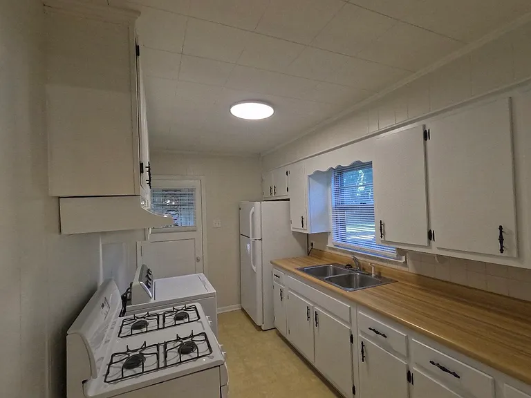 1311 Victor Dr — Photo 8