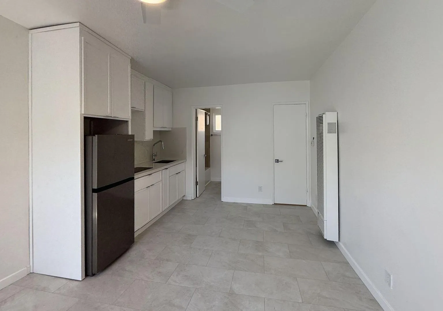 Fantastic Venice Beach Neighborhood | Upper Studio — Photo 2