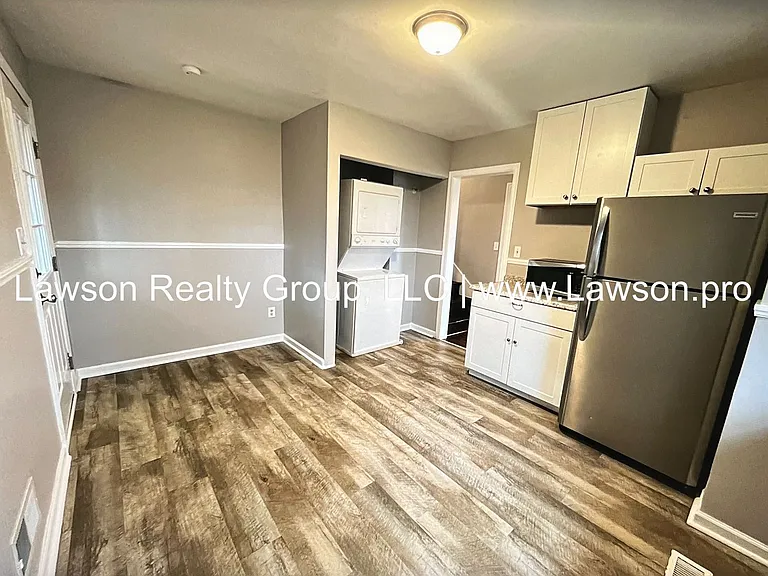 713 Oakview Dr — Photo 10