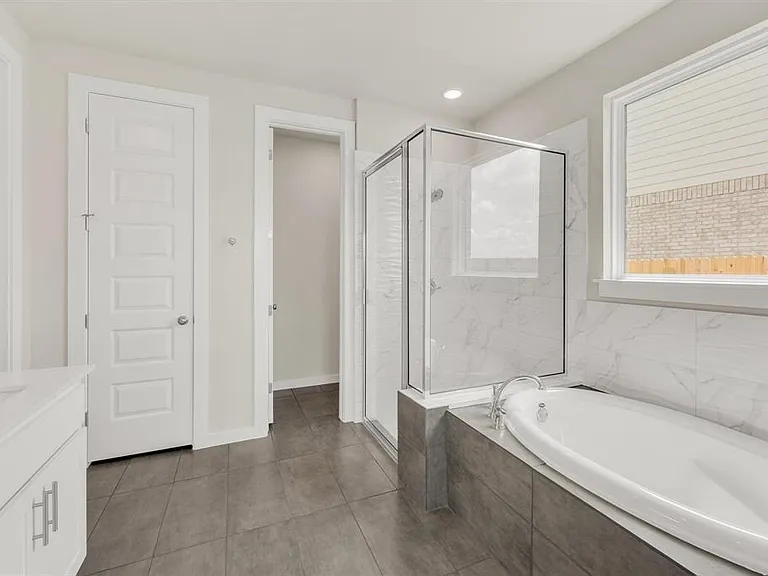 324 Amista Dr — Photo 19