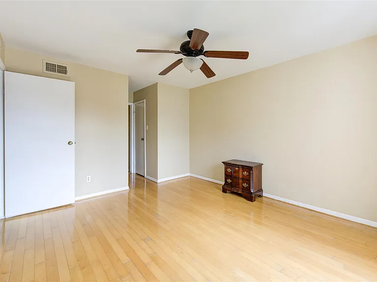 3055 Walnut Bend Ln #21 — Photo 18