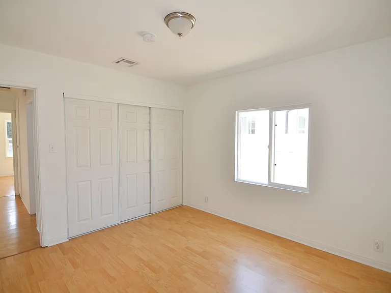 10906 Columbus Ave #1 — Photo 10
