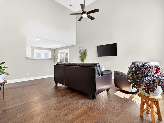 5th image of 731 Hogan Rd