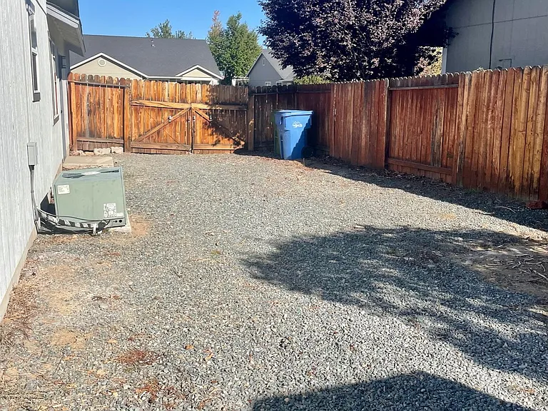 Side yard for rv/boat/trailer parking