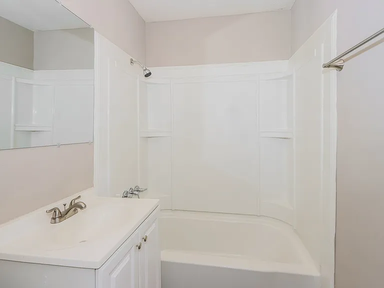 1825287_023_main_bathroom_13187304.jpg