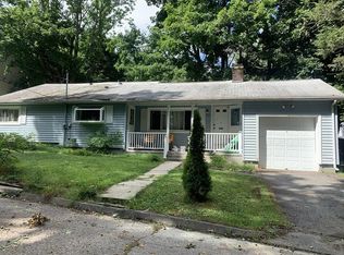 2 Robertson Rd, Worcester, MA 01602