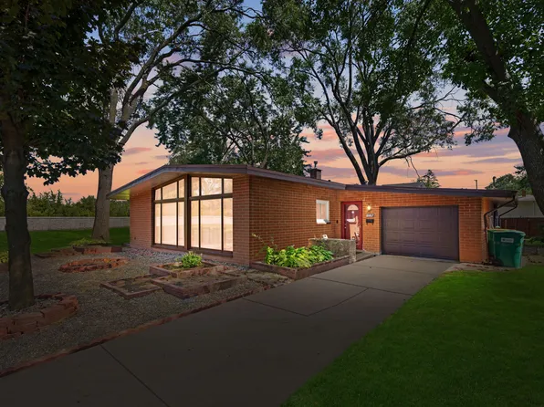 8007 Kooy Dr, Munster, IN 46321