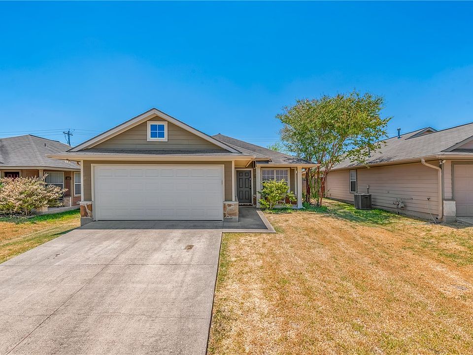 1st image of 943 Crested Point Dr