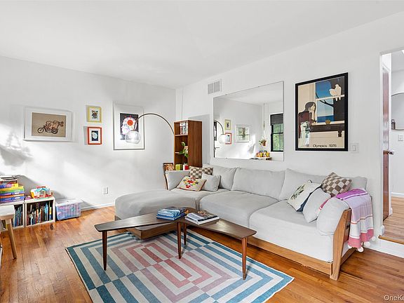 3rd image of 38 Heston Road