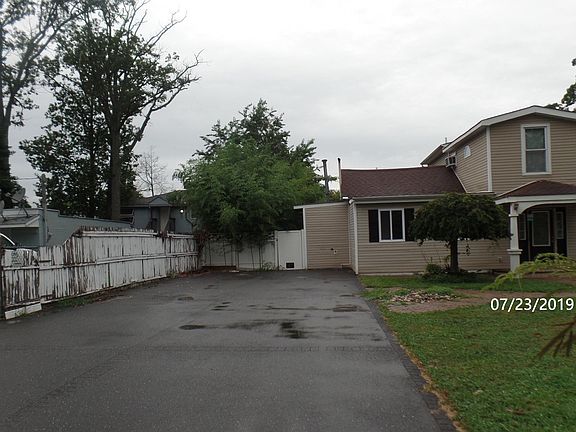 3rd image of 215 Morris Blvd