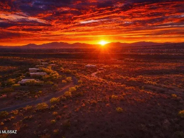 770 E Canyon Rock Rd, Green Valley, AZ 85614