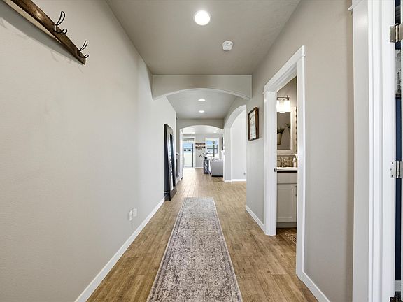 4th image of 824 Meadows Dr S