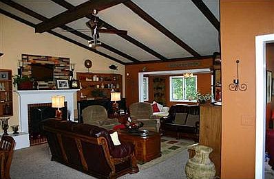 5th image of 614 Hillcrest Ln