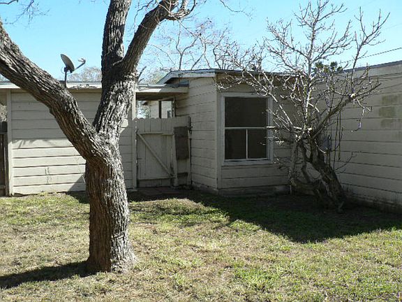 5th image of 4325 Sequoia St