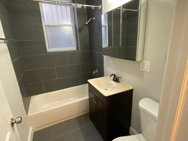 942 N Washtenaw Ave — Photo 8