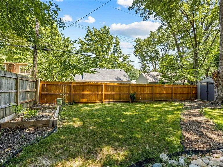 4935 Rosewood Dr — Photo 16