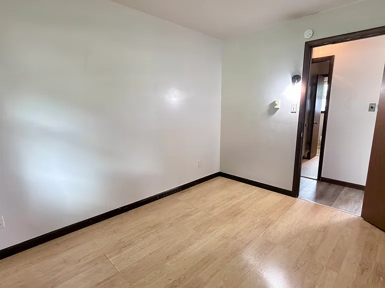 1015 E Hamilton St — Photo 30