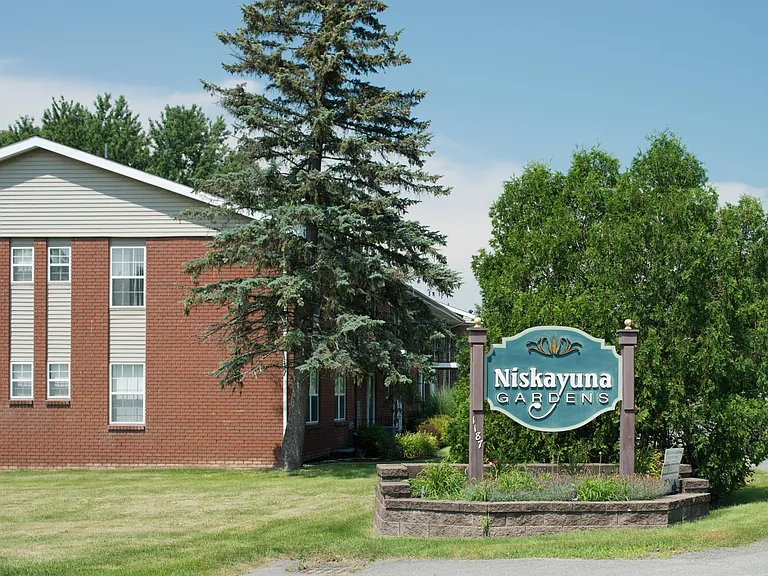 Niskayuna Gardens — Photo 14