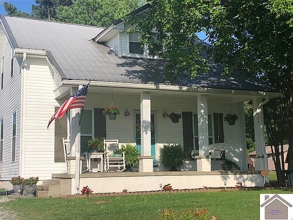 2nd image of 212 Hillwood St