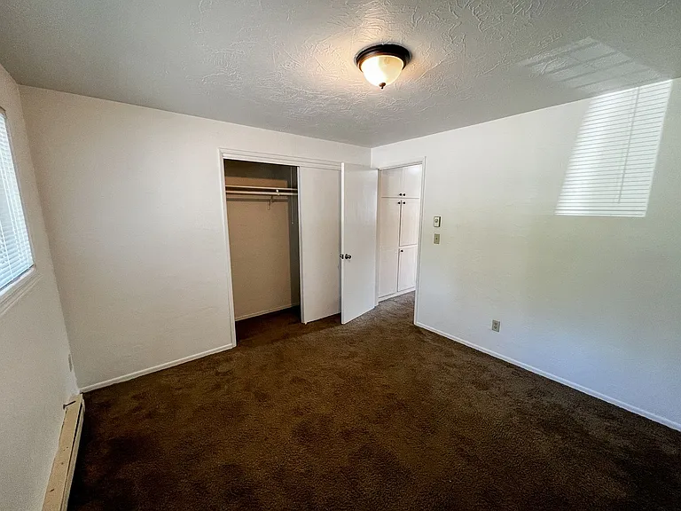 2512 Honeysuckle Way NE — Photo 20