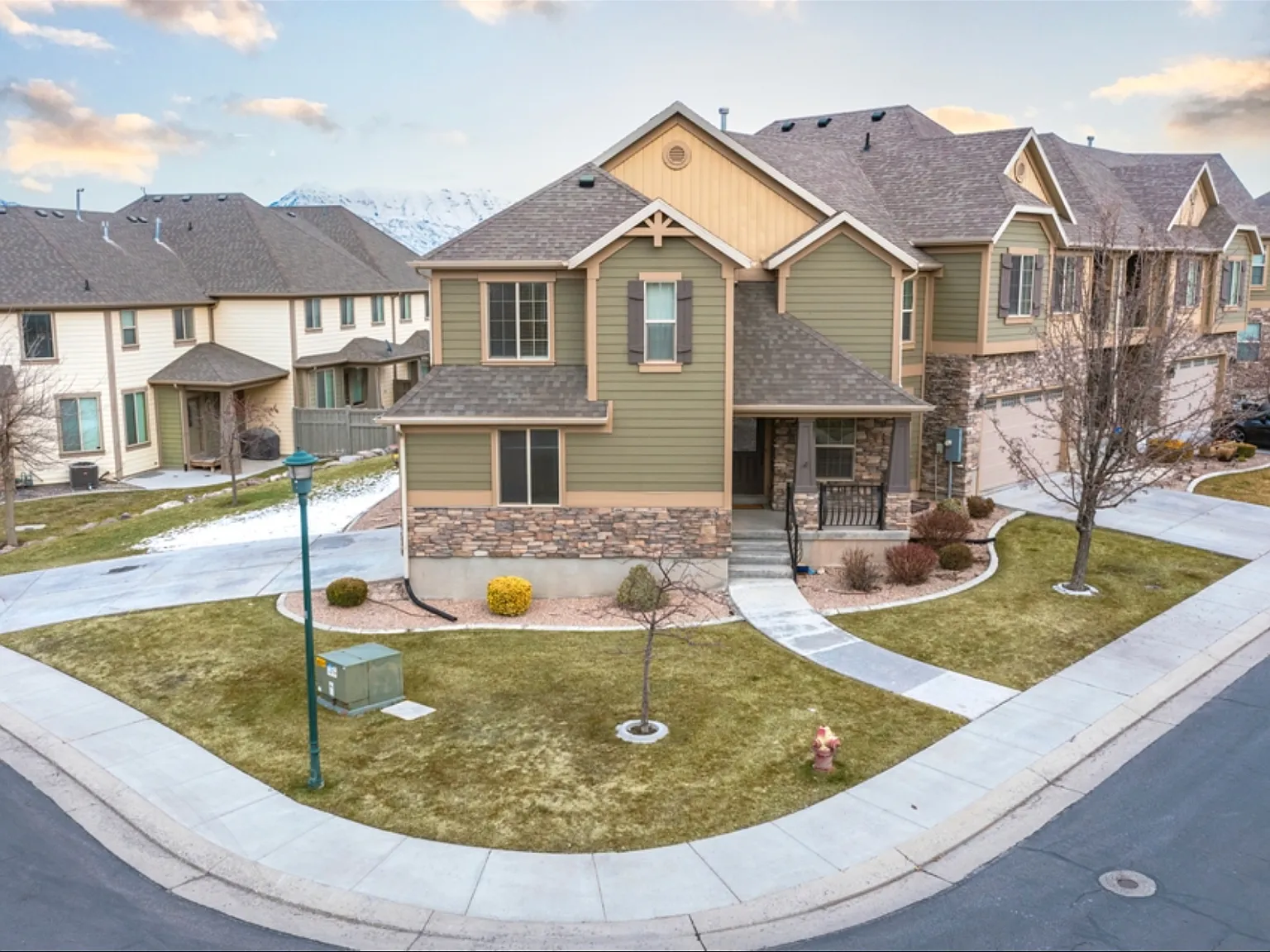 4 bed, 3.5 bath, 2508 sqft, $2,200 — Photo 3