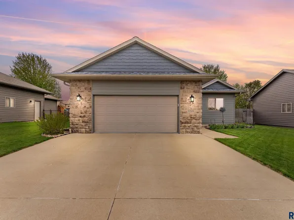 5205 S Sirocco Ave, Sioux Falls, SD 57108