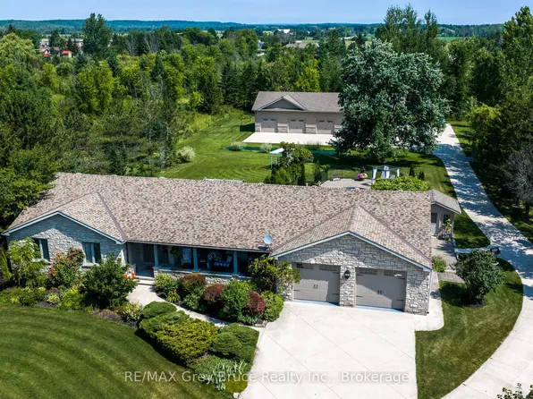 913 27th St W, Georgian Bluffs, ON N4K 0G3
