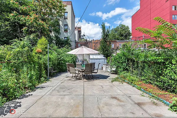 Rented by CORE | media 12