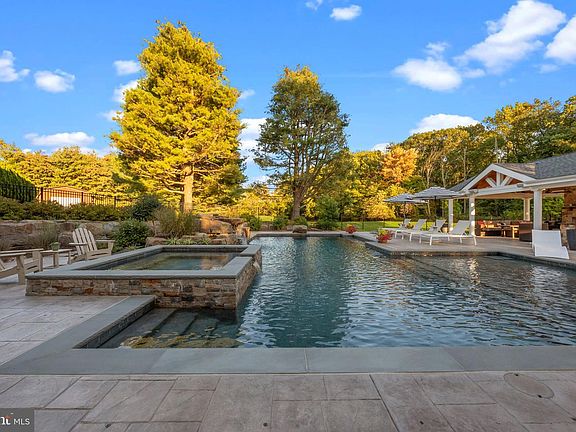 5th image of 7 Woodland Rd