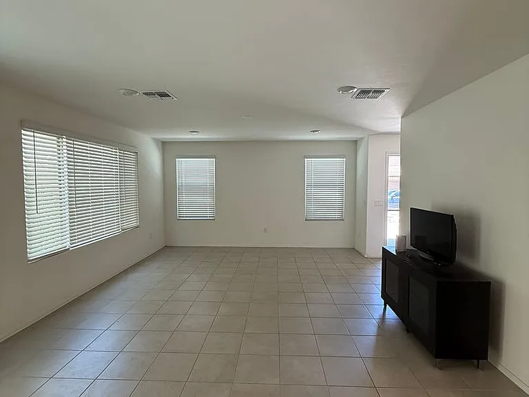 1127 E Descent St — Photo 5