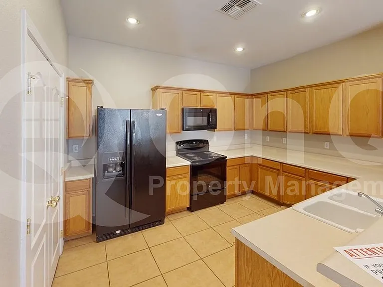 3915 E Kent Ave — Photo 3