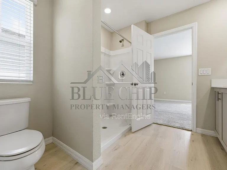 12937 Camarillo Pl — Photo 23