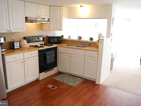 4th image of 26 Colonial Ln #2510